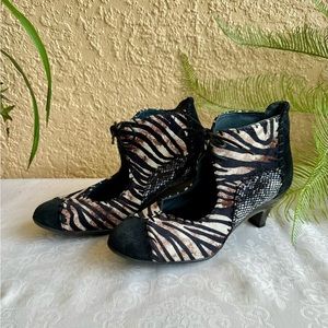 Helle Comfort brand animal print shoes